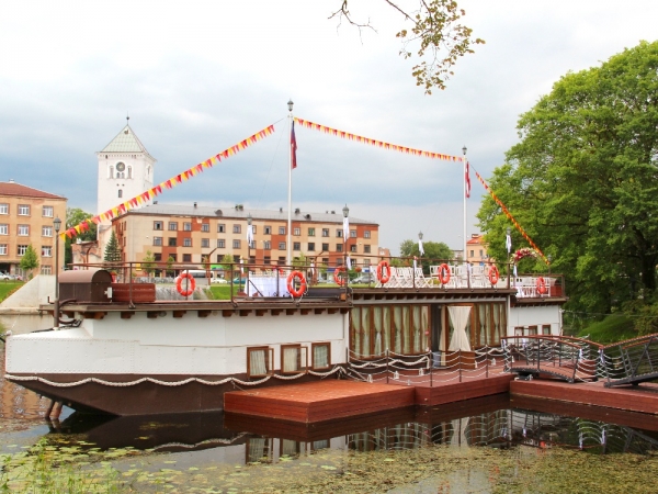 A banquet hall on the water – pontoon Silva